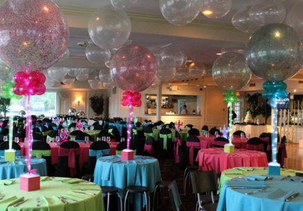 What kind of decorations look good at a corporate party